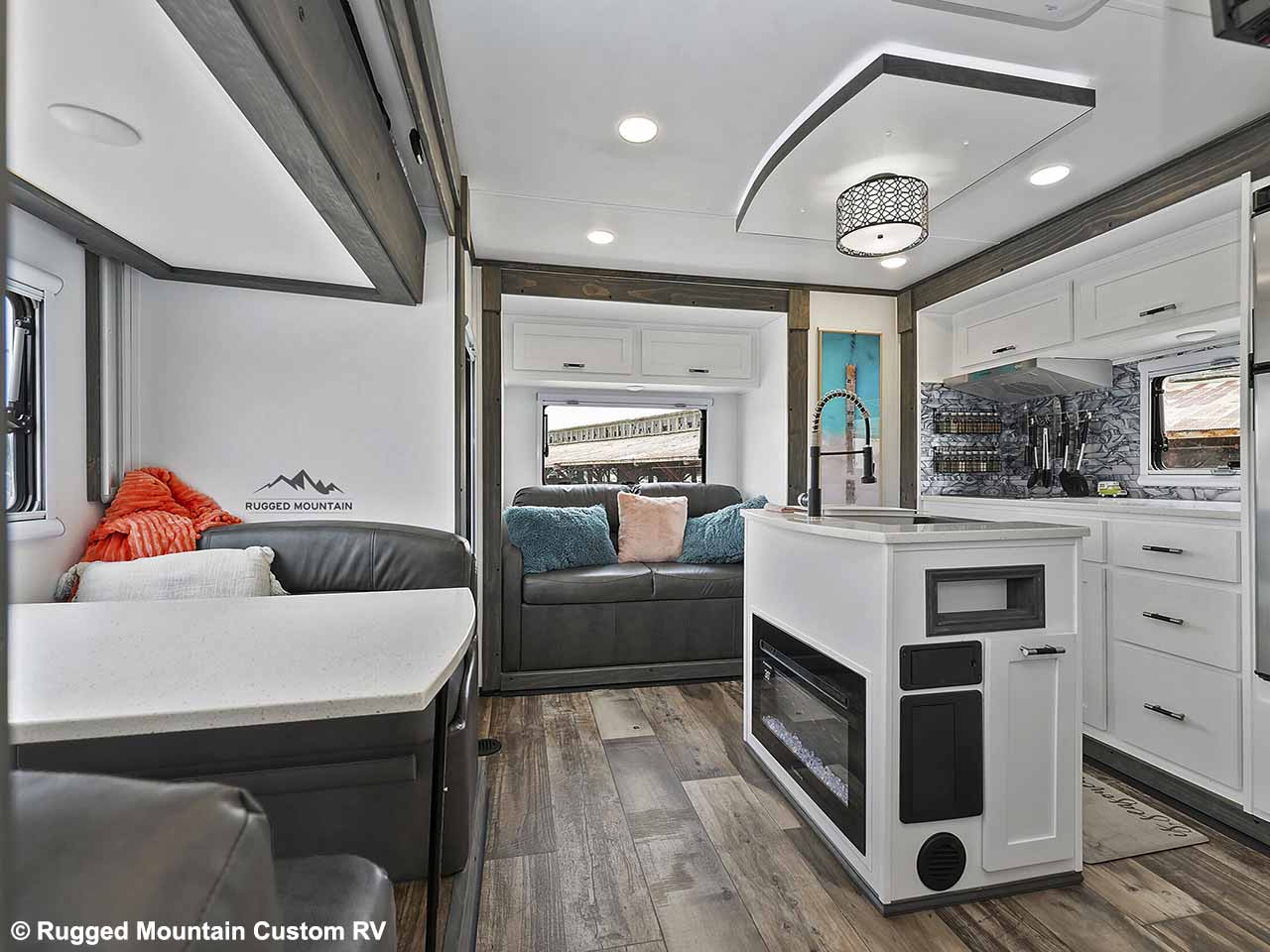 Rugged Mountain RV Denali pick-up camper: l'isola della cellula abitativa