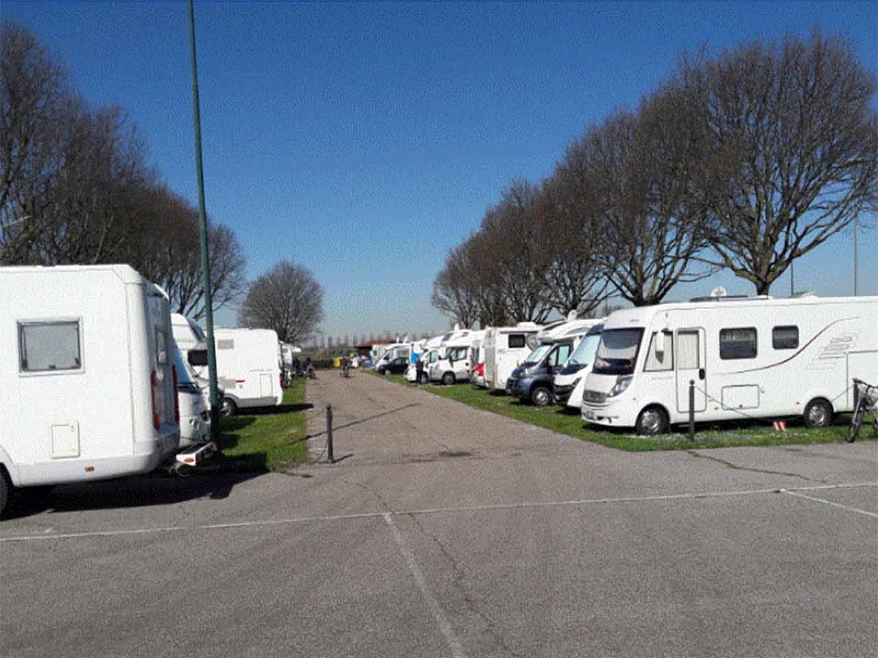 Sosta camper in Lombardia - LArea Sosta Parco Paganini - Camper Solidale Mantova.