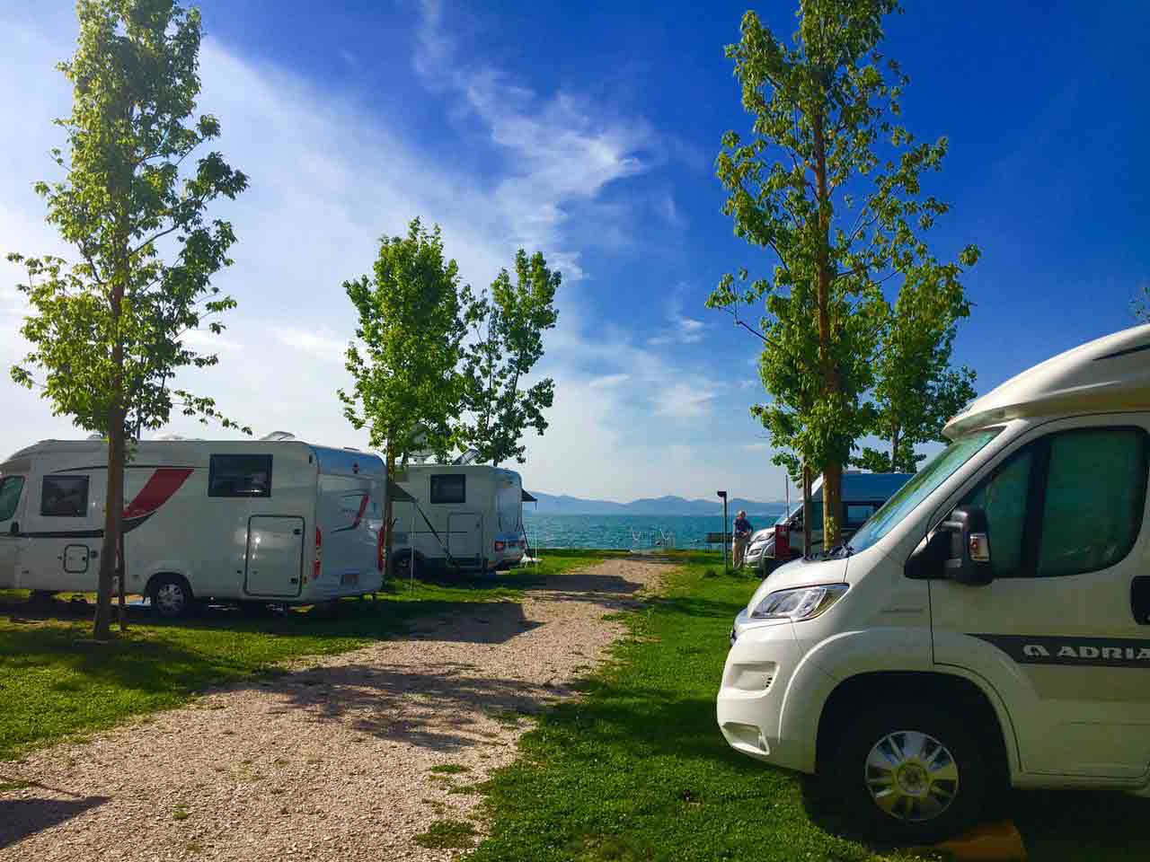Campeggi in Umbria da non perdere: il Camping Village Punta Navaccia a Tuoro sul Trasimeno