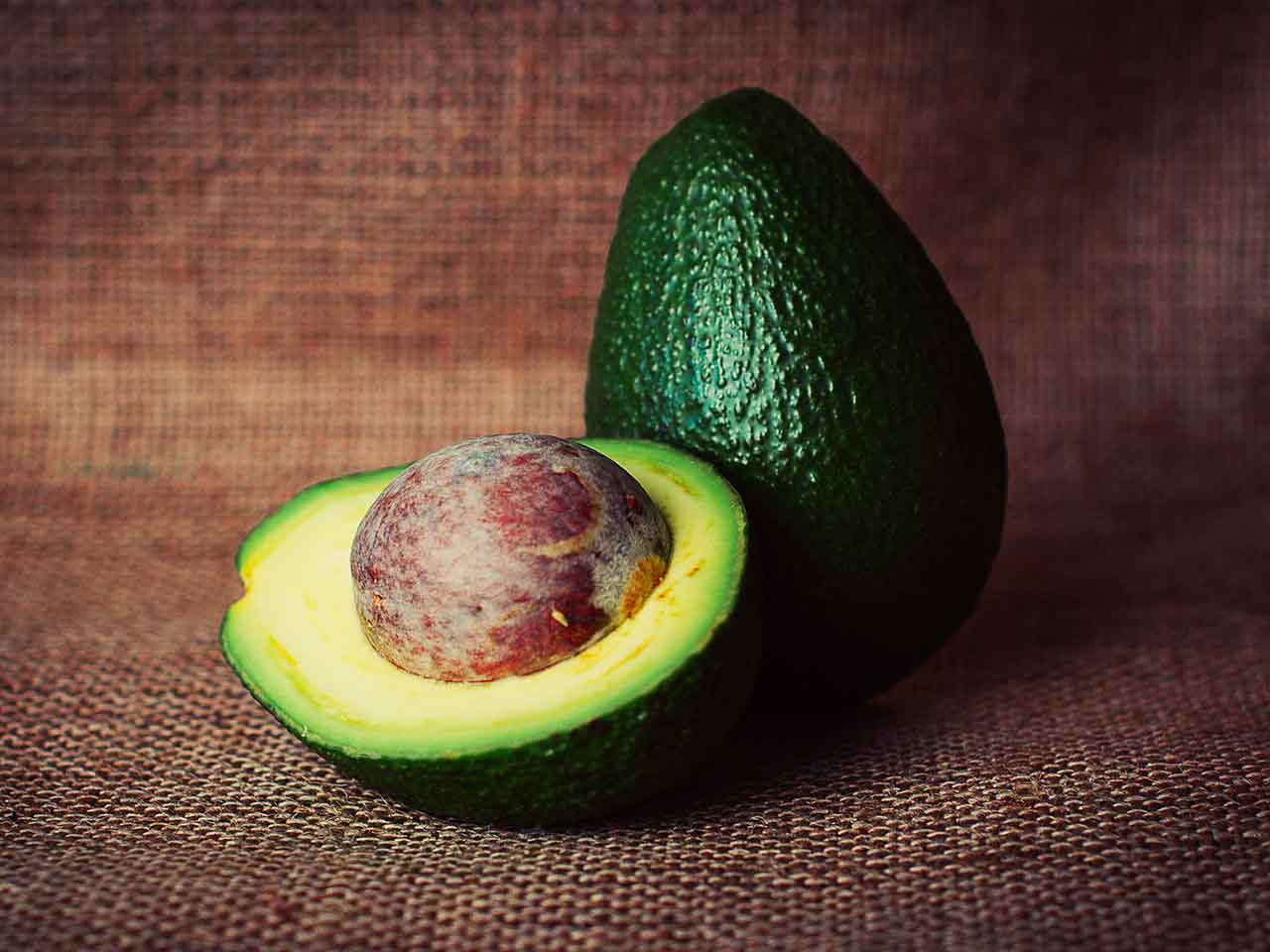 Avocado, uno dei cibi per la salute del cervello.
