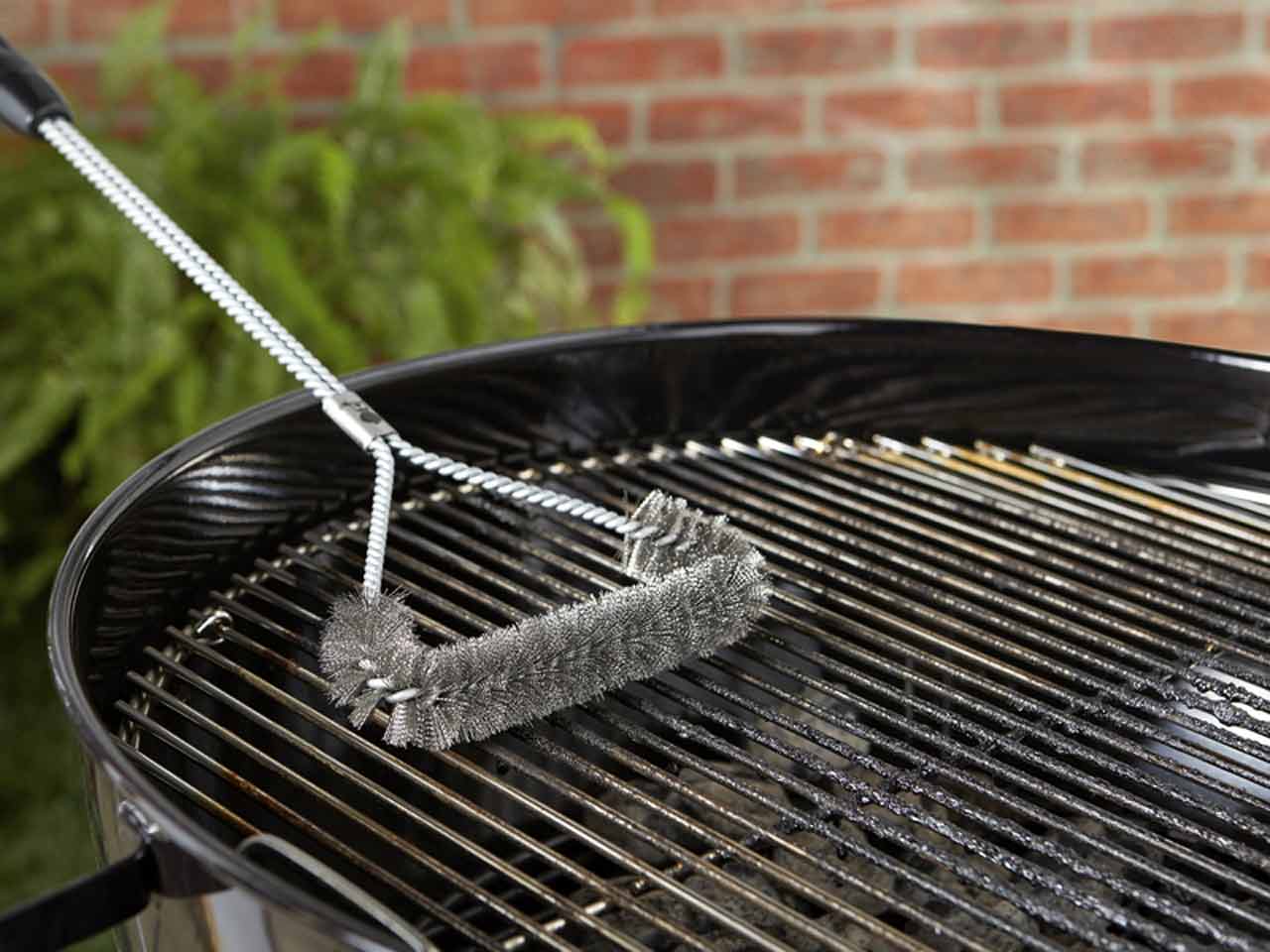 pulizia a caldo del barbecue - come pulire il barbecue in 5 mosse