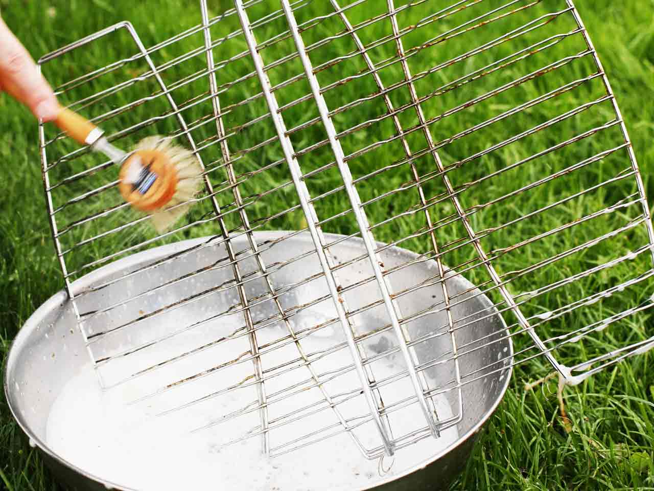 pulizia a freddo del barbecue - come pulire il barbecue in 5 mosse