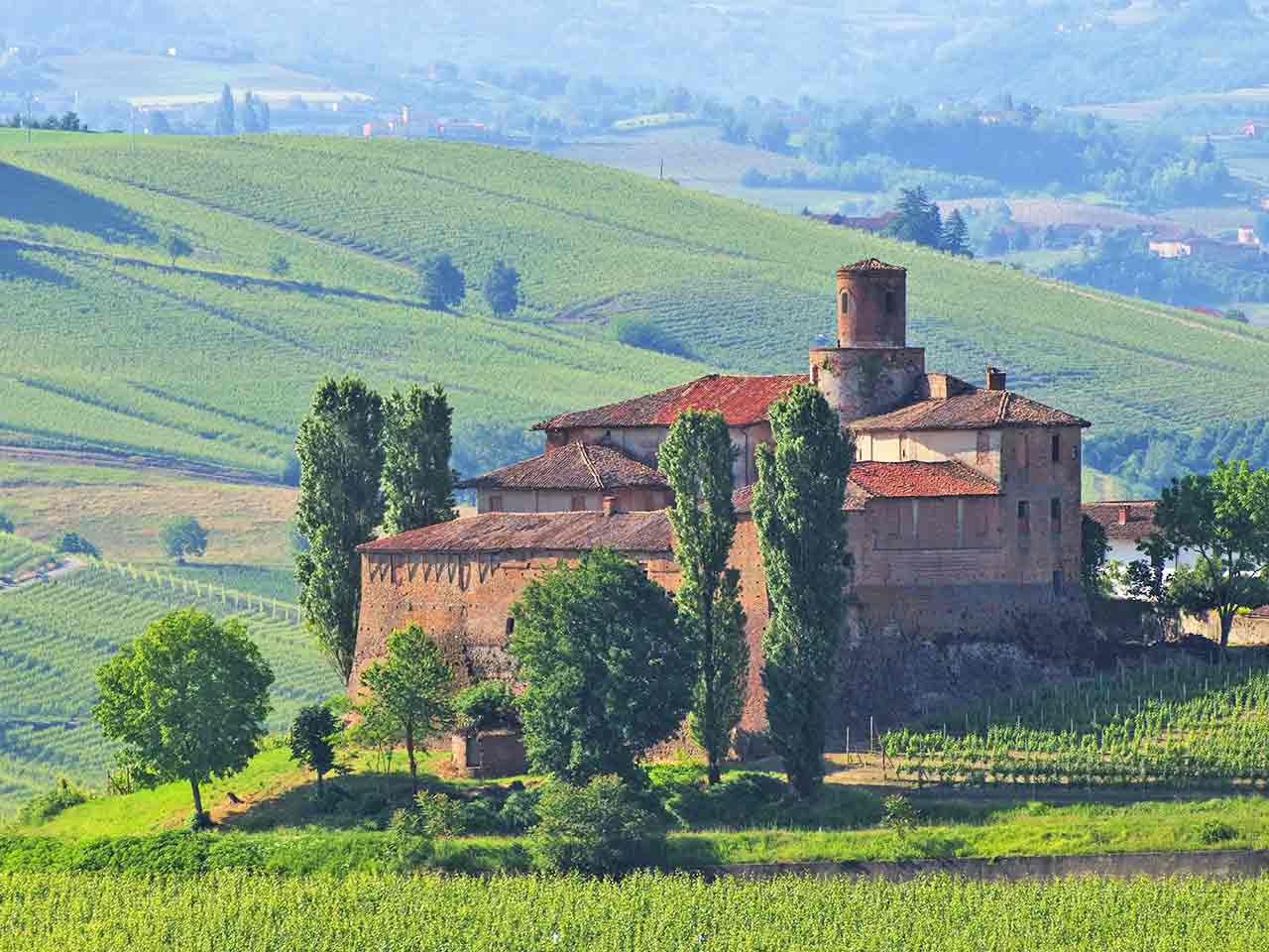 Piemonte in camper nelle Langhe: il castello della Volta a Barolo