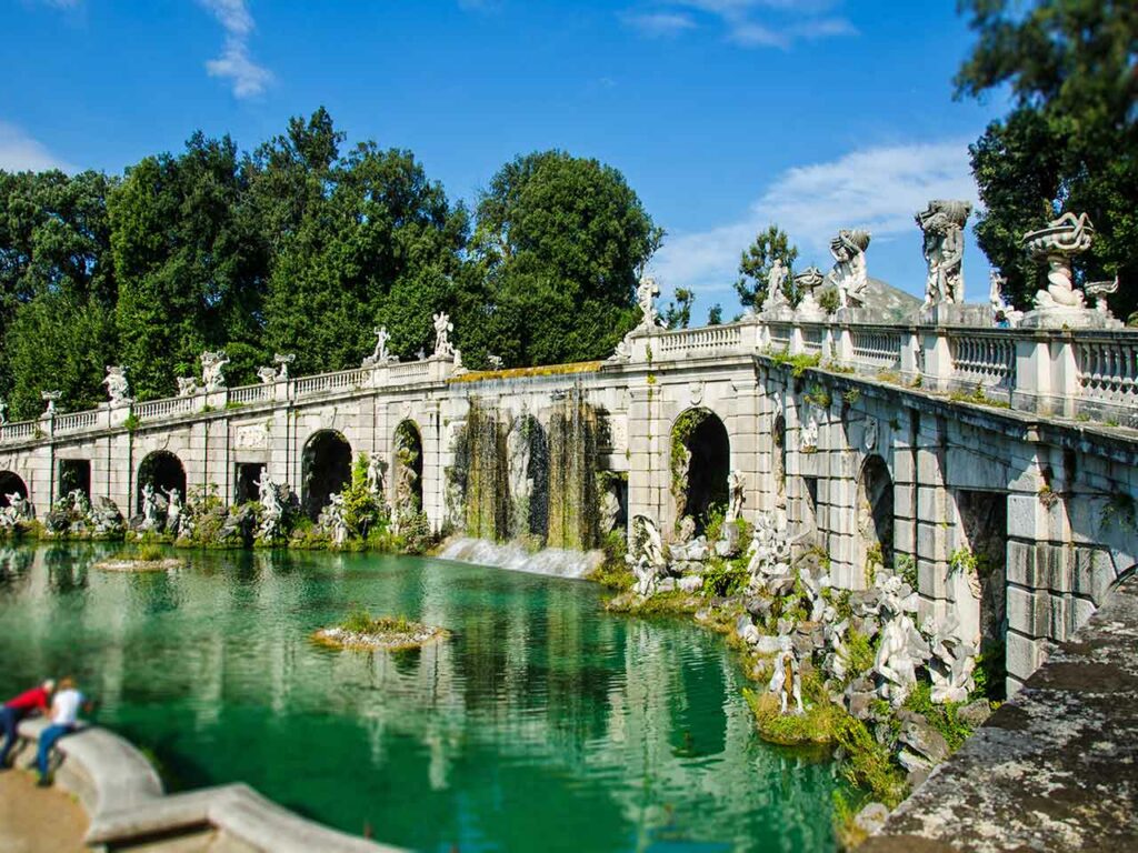 La Fontana di Eolo nel Parco Reale della Reggia di Caserta - Dove andare in camper a maggio.