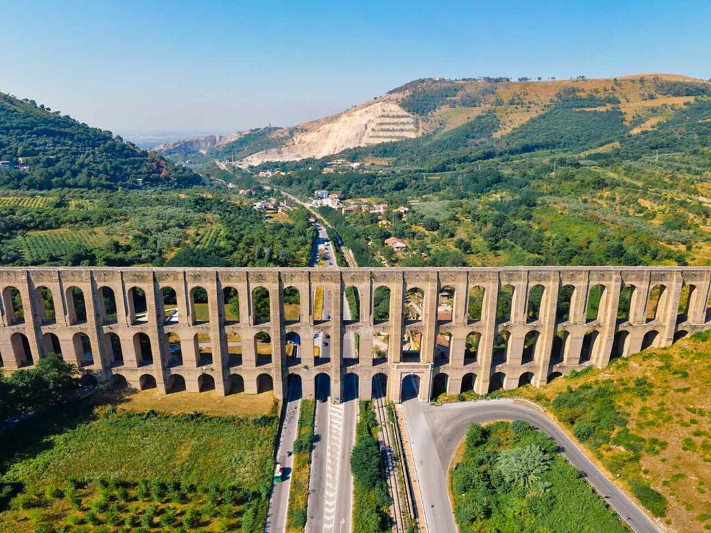 L'Acquedotto Carolino del Vanvitelli.