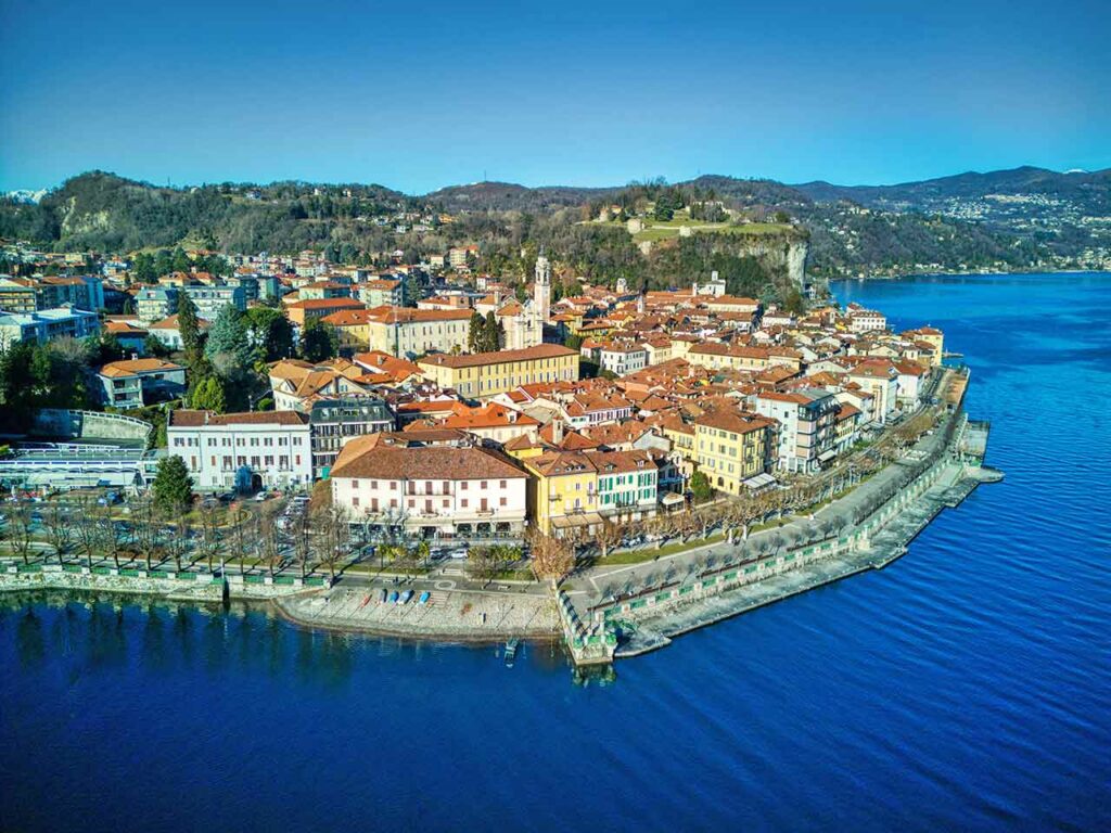 Veduta aerea di Arona.