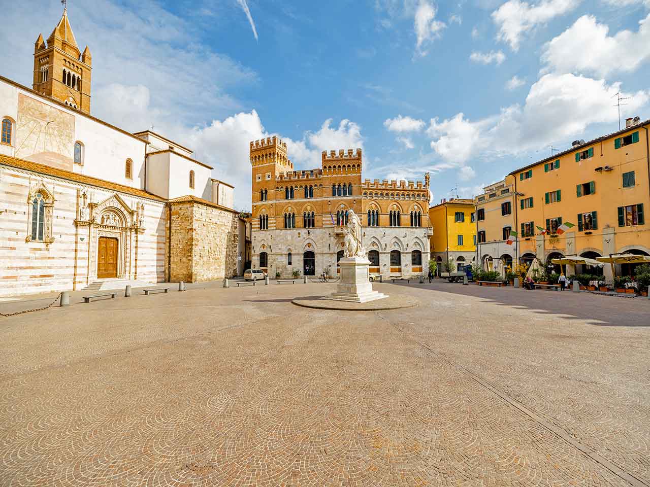 Toscana in camper sul mare della Maremma Grossetana: Piazza Dante a Grosseto