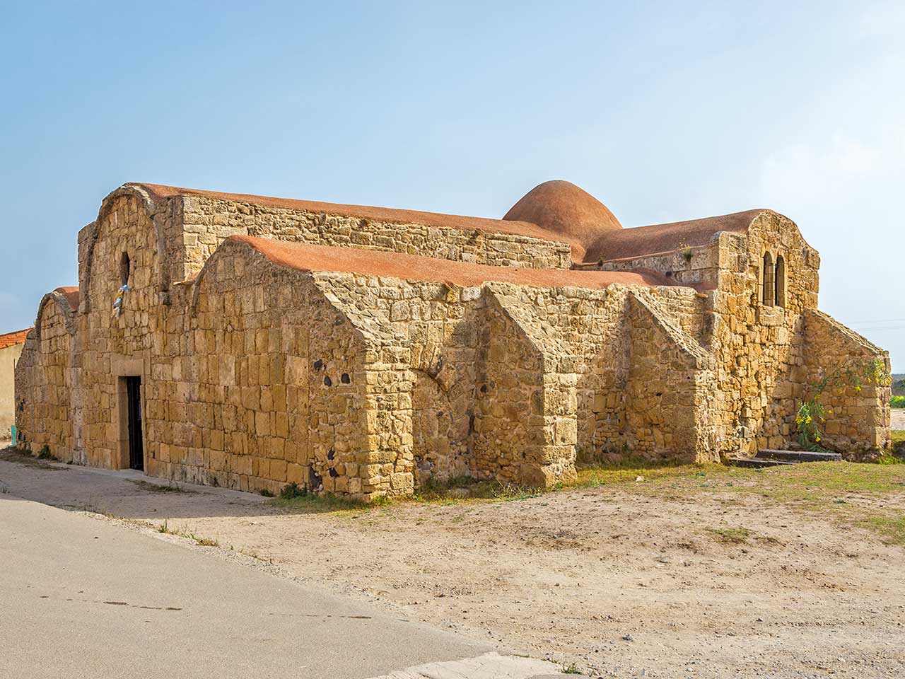 Sardegna in camper tra Oristano e il Sinis: la chiesa protoromanica di San Giovanni in Sinis