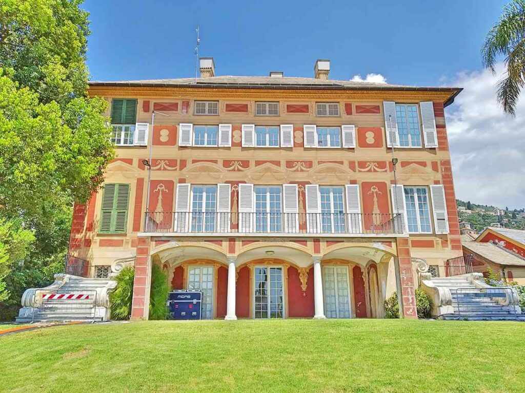 Facciata di Villa Grimaldi Fassio a Genova Nervi che ospita le Raccolte Frugone.