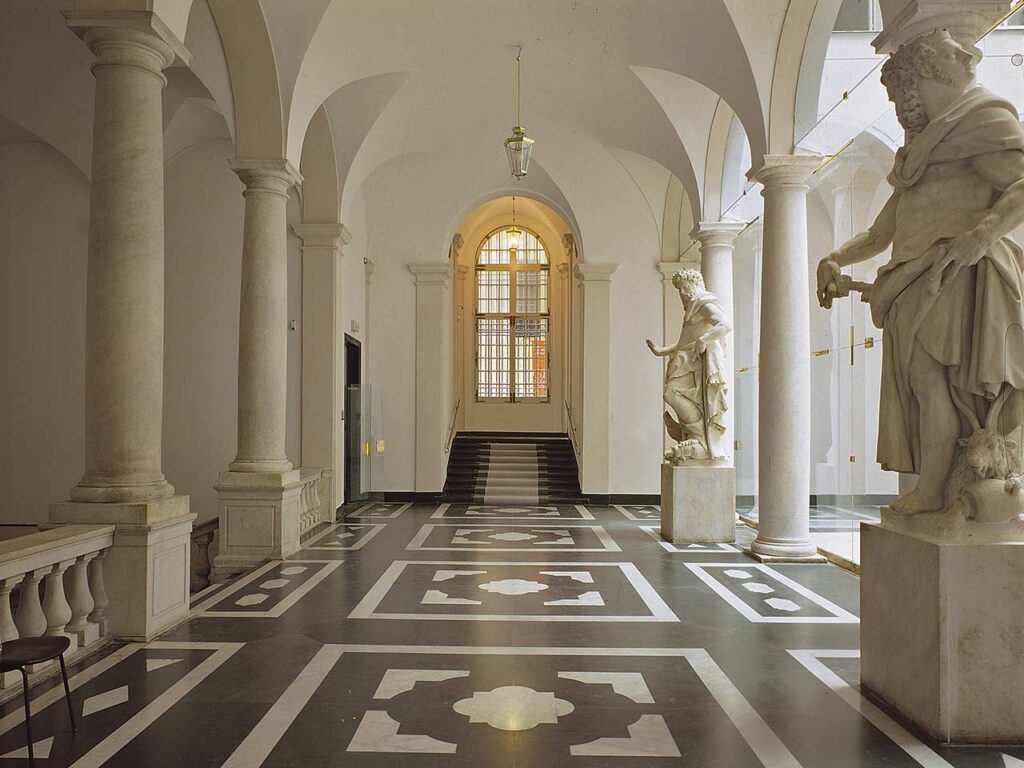 Ingresso di Palazzo Bianco, uno dei Musei di Genova che offrono sconti agli iscritti al PLEINAIRCLUB.