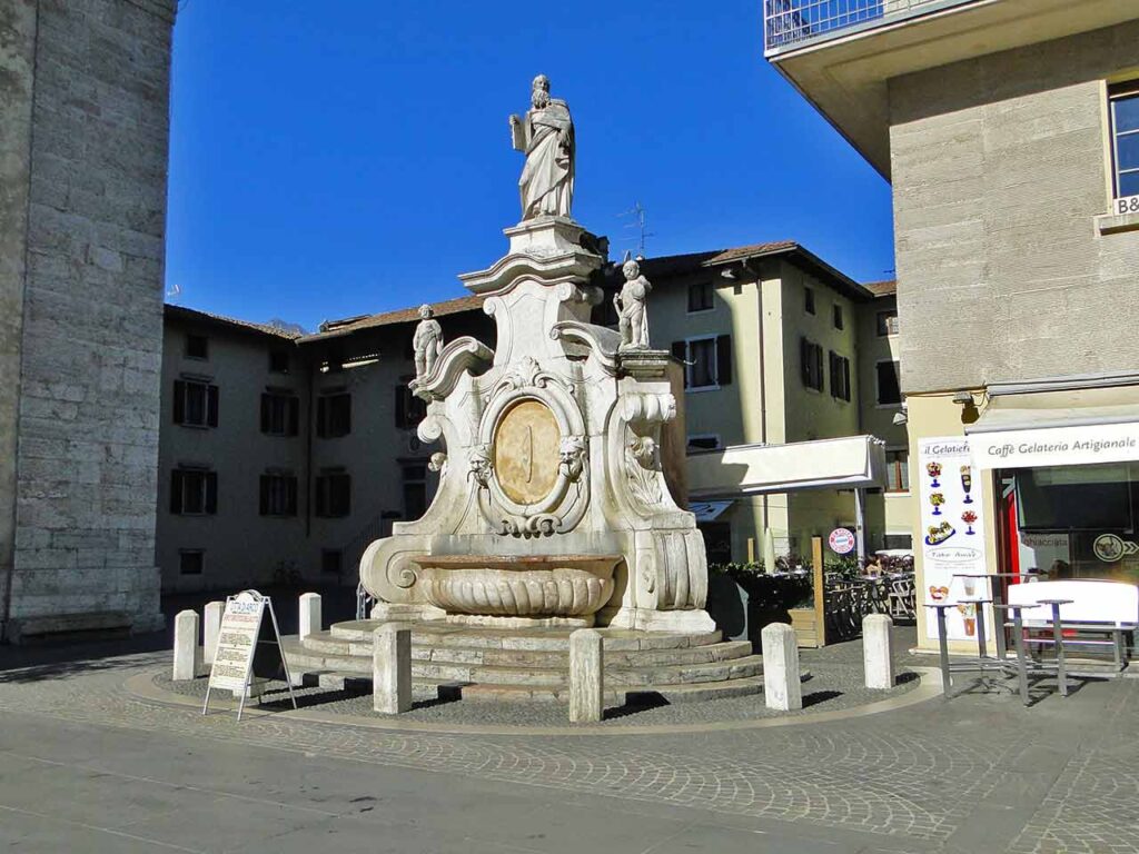 La fontana del Mosè ad Arco.