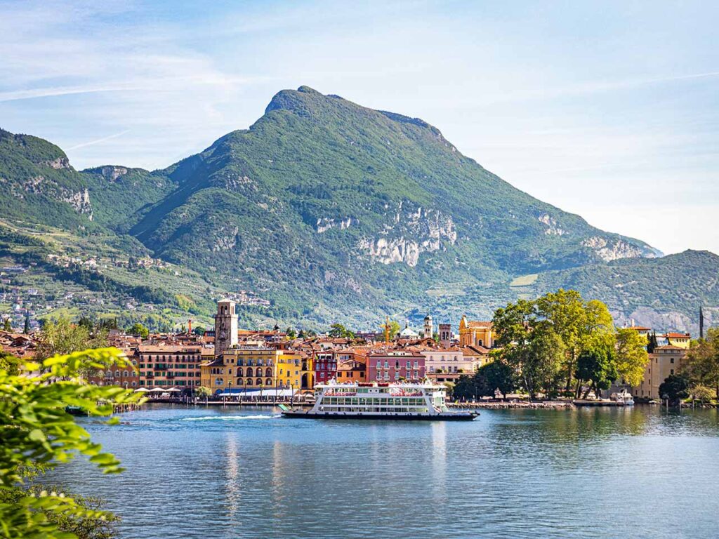 Trentino in camper nell'Alto Garda: panorama di Riva del Garda