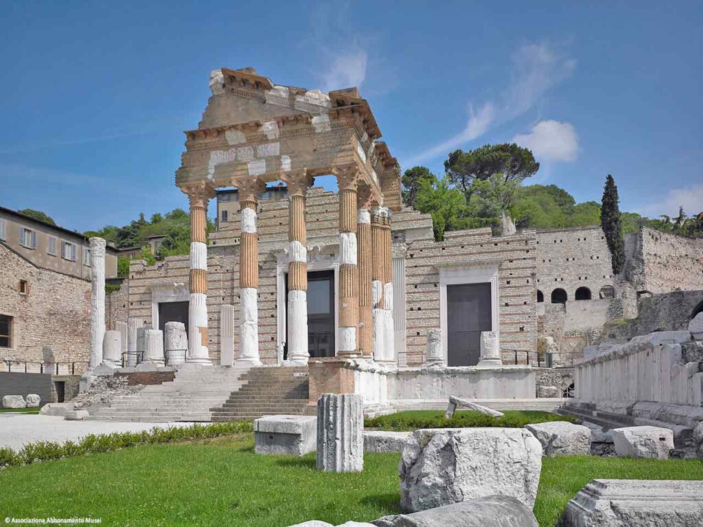 Il Tempio Capitolino di Brescia, uno dei monumenti a cui puoi accedere con la card Abbonamento Musei.