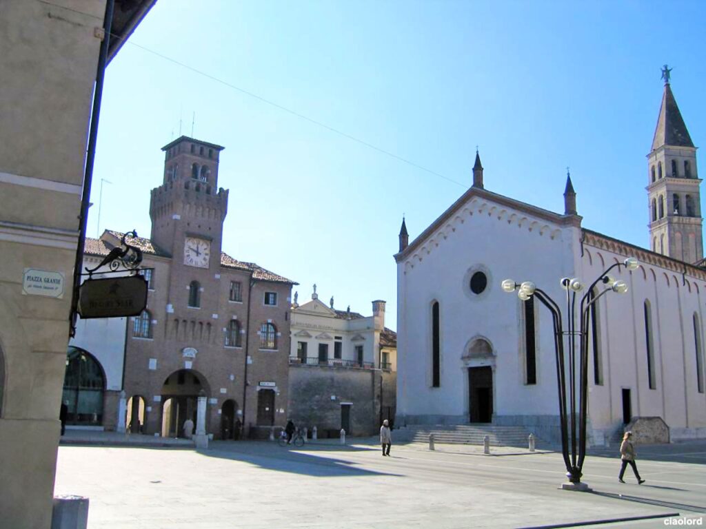 Veneto in camper nel Basso Piave: Piazza Grande a Oderzo.