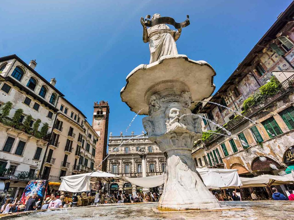 Piazza delle Erbe, tappa per un city break a Verona