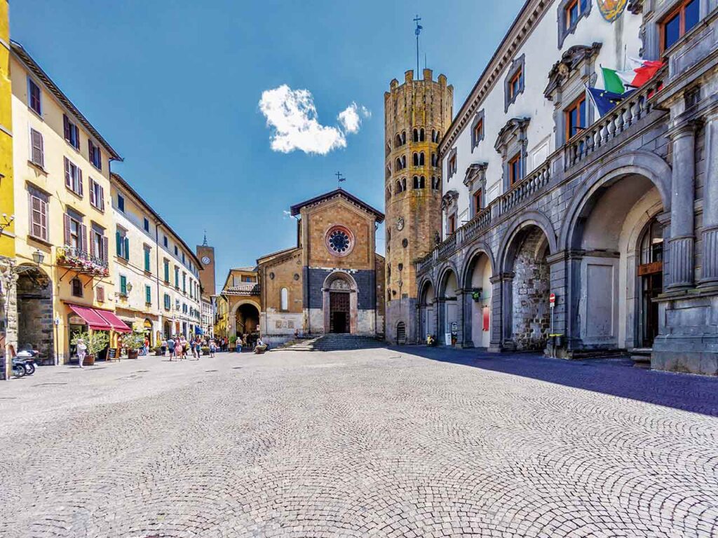 City break in Umbria con il camper: Piazza della Repubblica a Orvieto