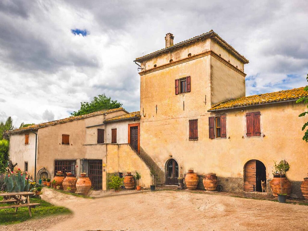 Gli sconti per l'olio extravergine di oliva in Umbria: l'Antico Frantoio Carletti a Campello sul Clitunno (PG).