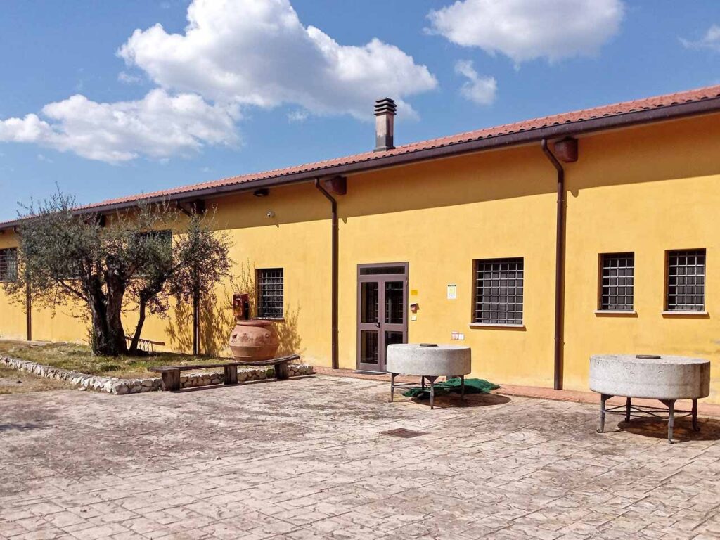 Gli sconti per l'olio extravergine di oliva in Umbria: Frantoio Eredi del Sero a Giano dell'Umbria (PG).
