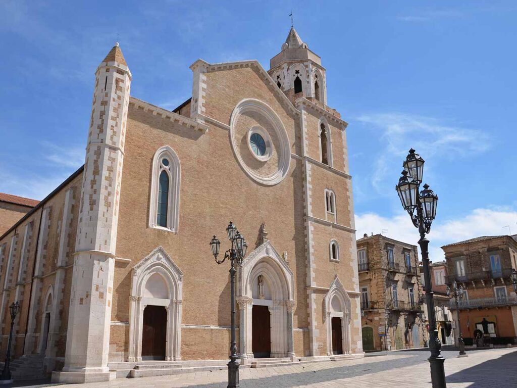 Cosa visitare a dicembre in camper: la cattedrale di Santa Maria Assunta a Lucera.