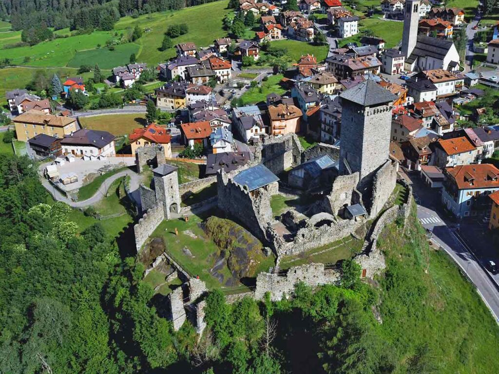 Cosa visitare a dicembre in camper: il Castello di San Michele a Ossana.
