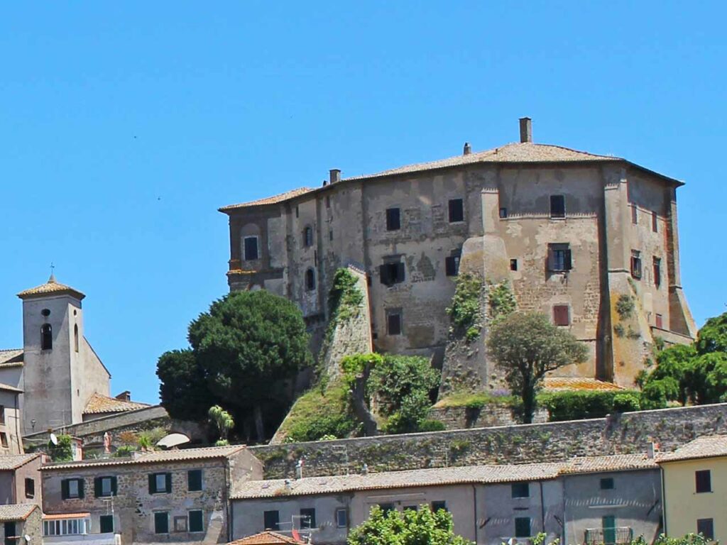 Weekend in camper al Lago di Bolsena: la Rocca Farnese a Capodimonte.
