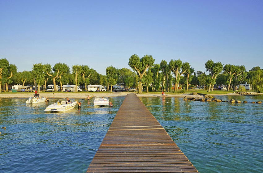 Campeggi da non perdere sul Lago di Garda: San Francesco Camping Village a Desenzano del Garda (BS).