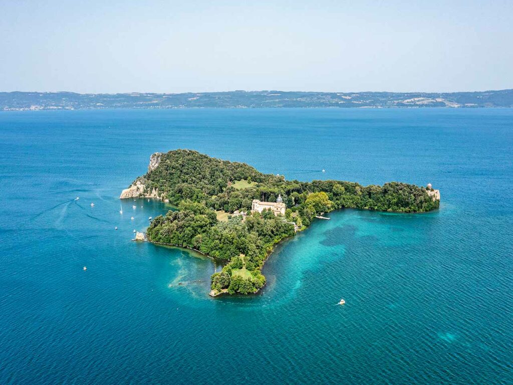 L'isola Bisentina sul Lago di Bolsena.