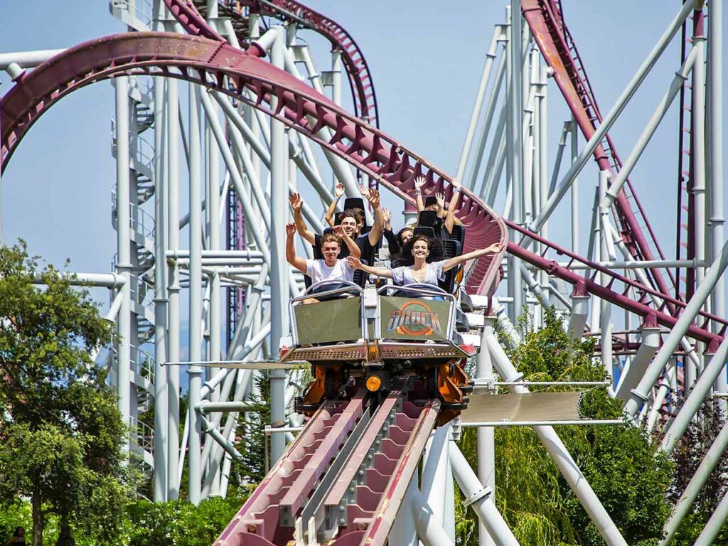 Il launch coaster Shock a MagicLand, dove puoi entrare con la Promo di maggio del Club.