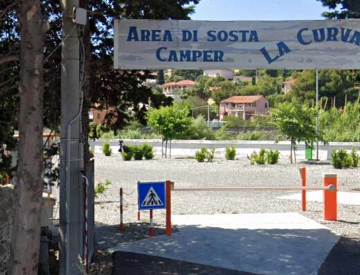AREA DI SOSTA CAMPER LA CURVA