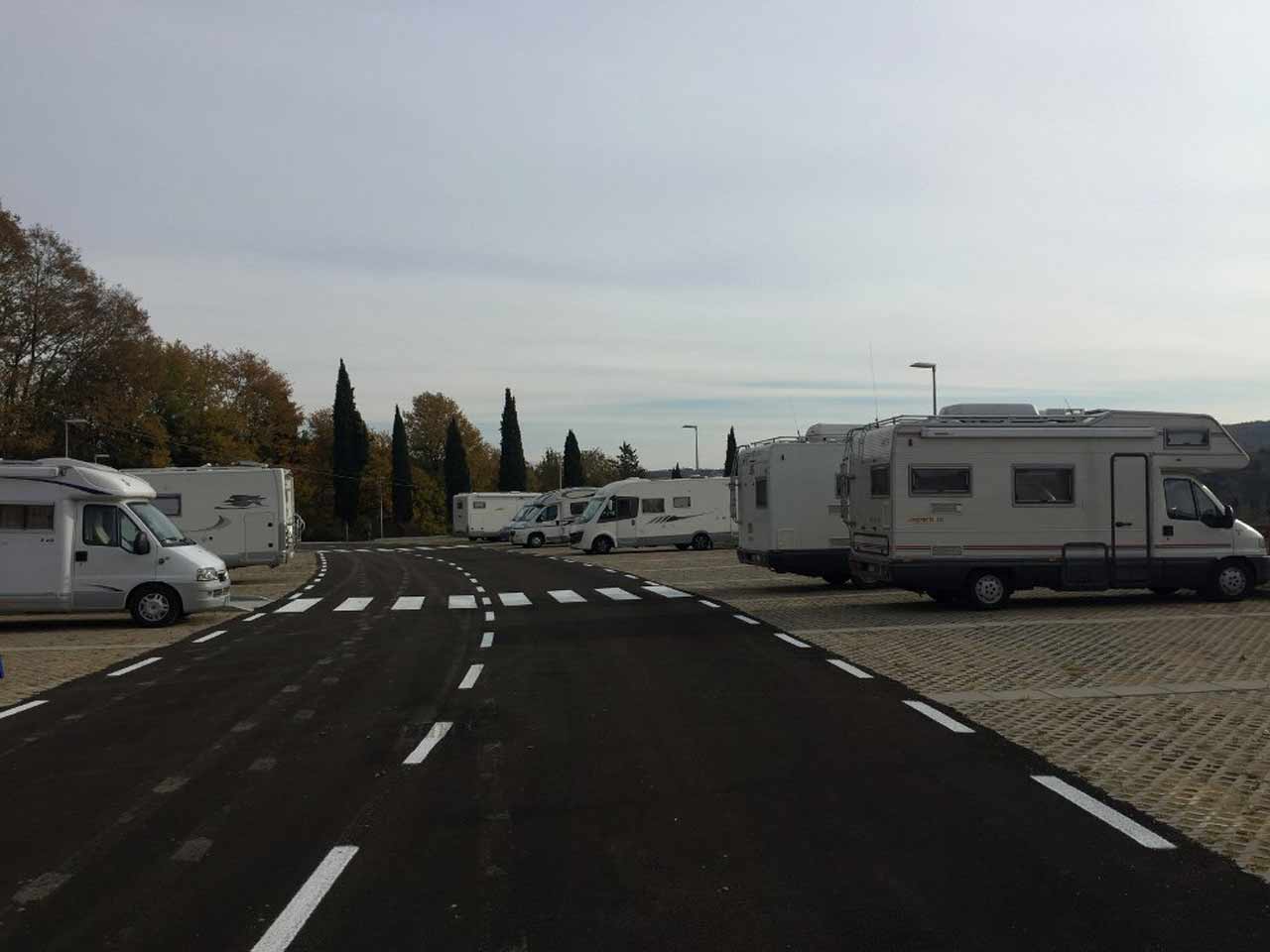 Area sosta camper la posta - monteriggioni