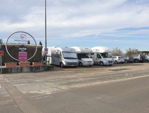 PARCHEGGIO CAMPER STRADA GIRO DEL MONDO BARBARESCO