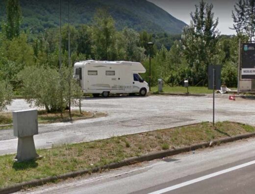 PARKING AREA SOSTA CAMPER