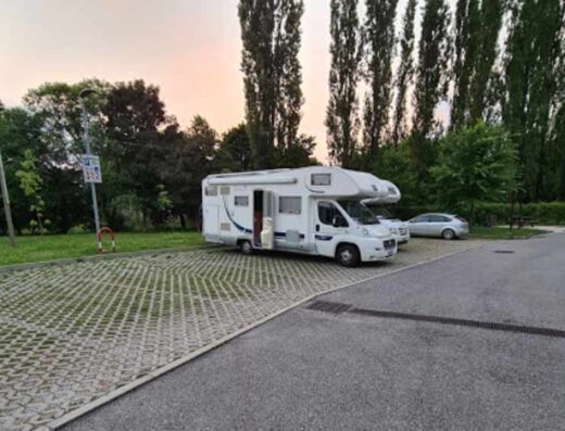 AREA SOSTA CAMPER BUTTRIO