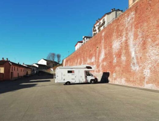 AREA SOSTA CAMPER CALLIANO