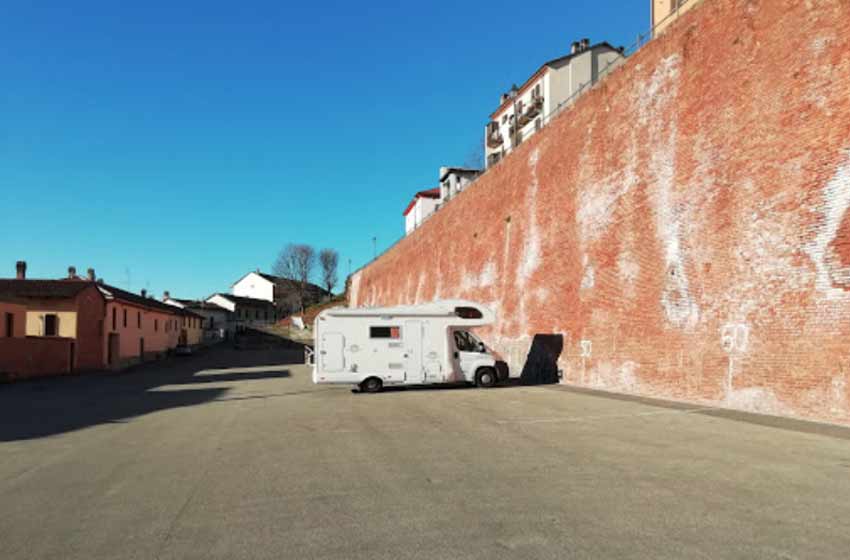Area sosta camper calliano
