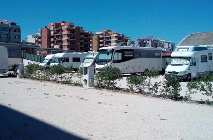Area sosta "camper park trani"