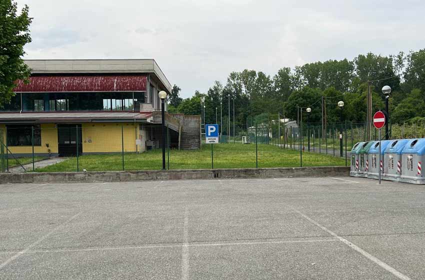 Parcheggio campo sportivo caravino