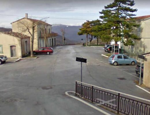 PARCHEGGIO CASTELPETROSO