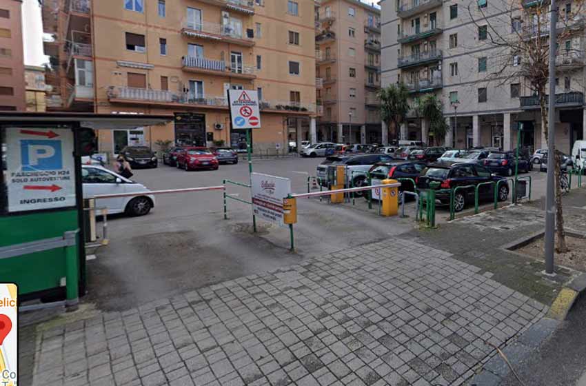 Parcheggio piazza mario amabile - cava de' tirreni