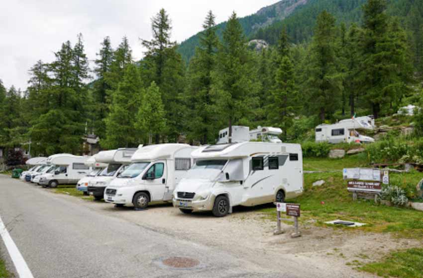 Area sosta camper “lungolago” - ceresole reale