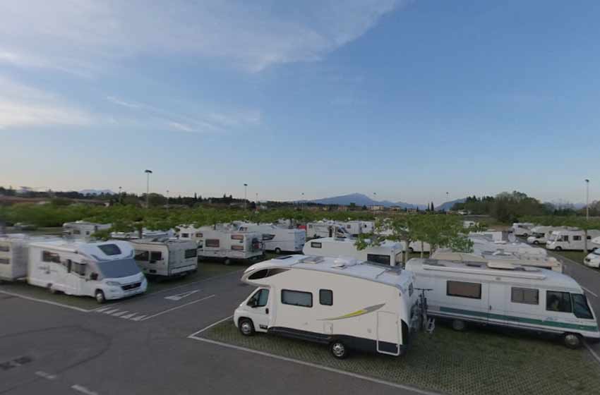 Area sosta camper - "parco termale del garda" - lazise