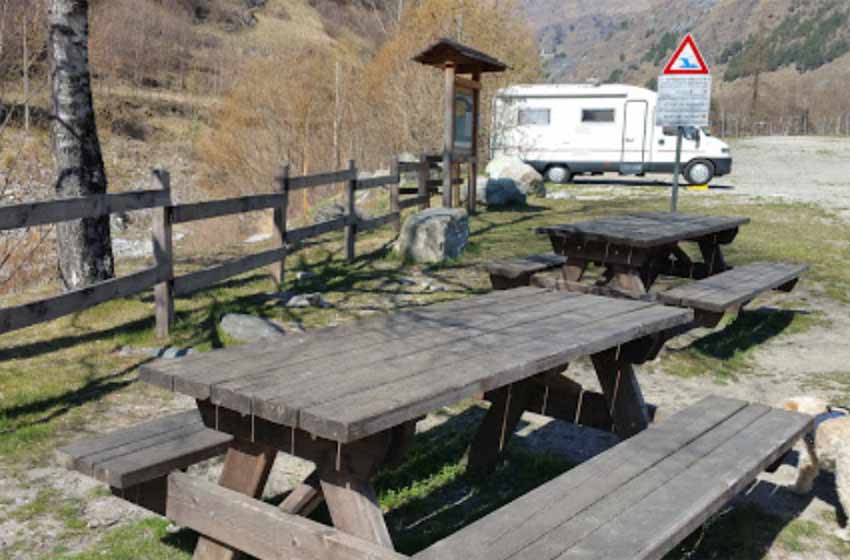 Area sosta e manovra fenestrelle