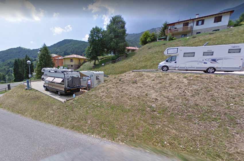Area sosta camper ferrara di monte baldo
