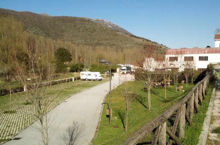 Area camper attrezzata al ponte di fiuminata