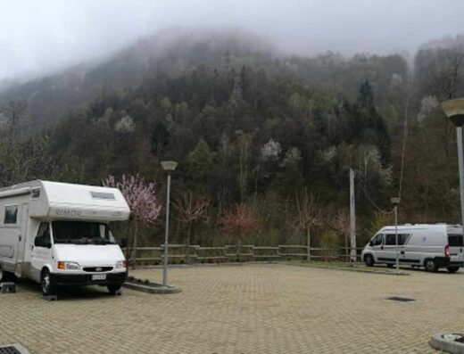 AREA SOSTA CAMPER FRASSINO