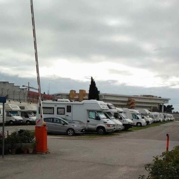 Gran parcheggio alberotanza