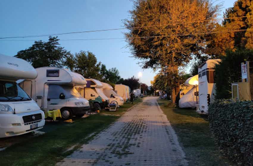 Parking delle robinie