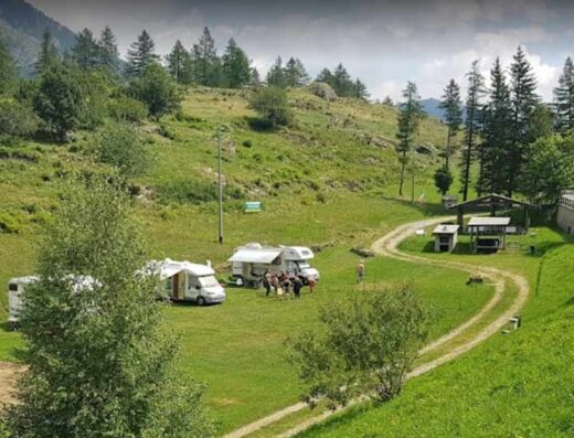 AREA SOSTA CAMPER LAGO DEL LAUX