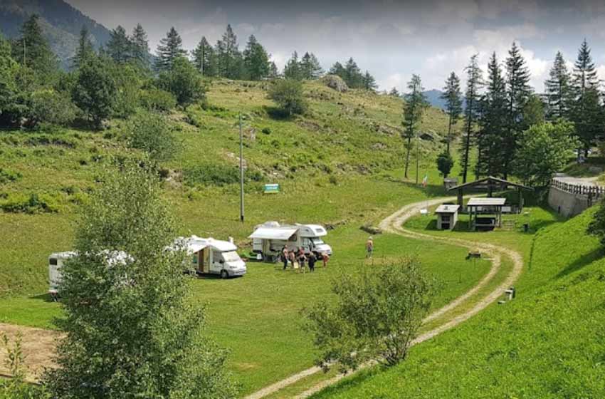 Area sosta camper "lago del laux"