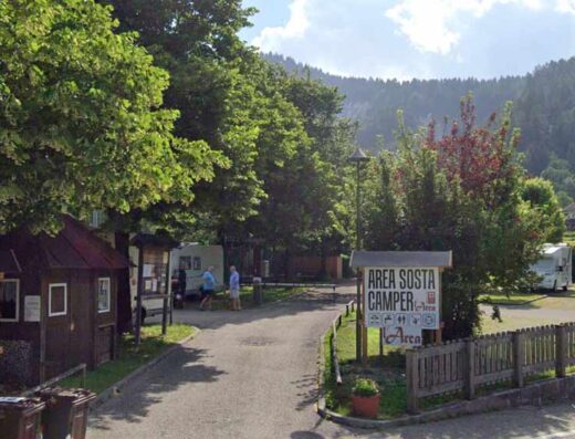 AREA SOSTA CAMPER MEZZANO L’ARCA